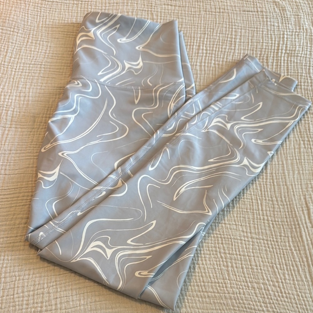 Stylish Gray and White Patterned Leggings